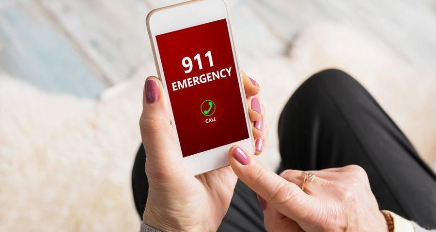 Calling 911 after experiencing the symptoms of a heart attack