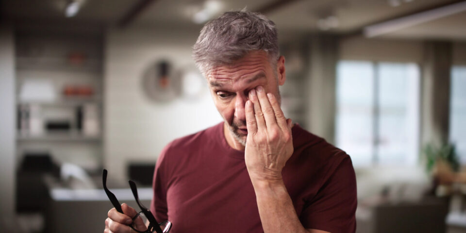 How to safely treat an eye injury